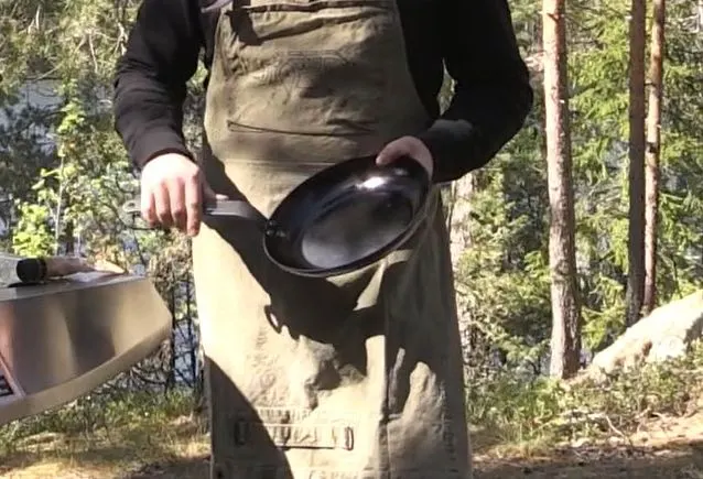 Hiiliteräspannu