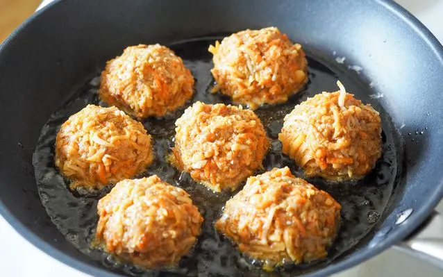 No joo... Vähän hurahti tuota öljyä pannulle. Mutta hyvä niin.​